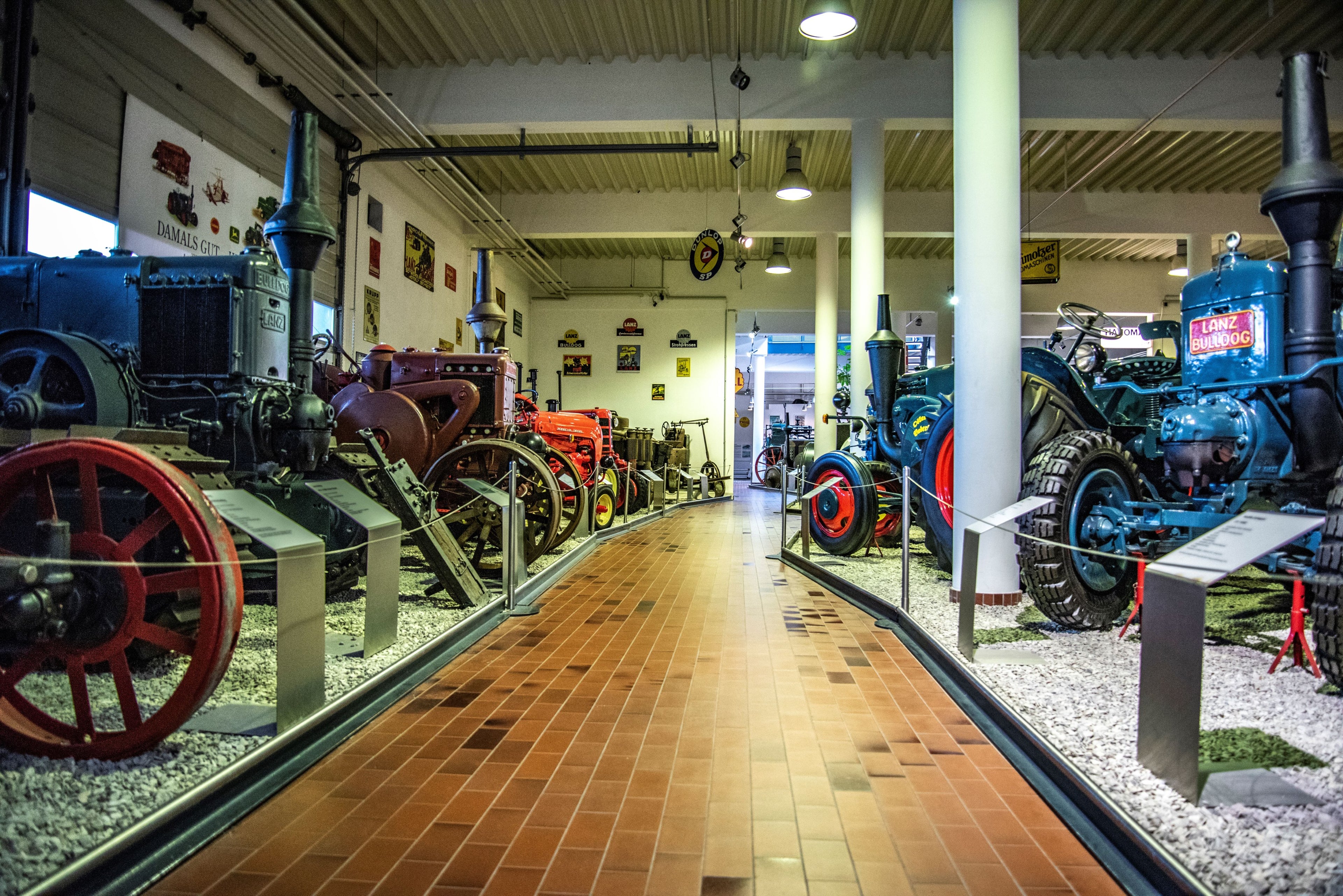 Ausstellung des Traktorenmuseums Paderborn im Fokus Lanz Bulldog Traktoren